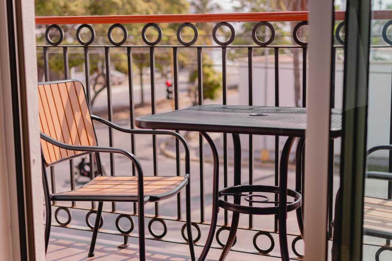 La Lola Hotel & Suites Масатлан Екстериор снимка